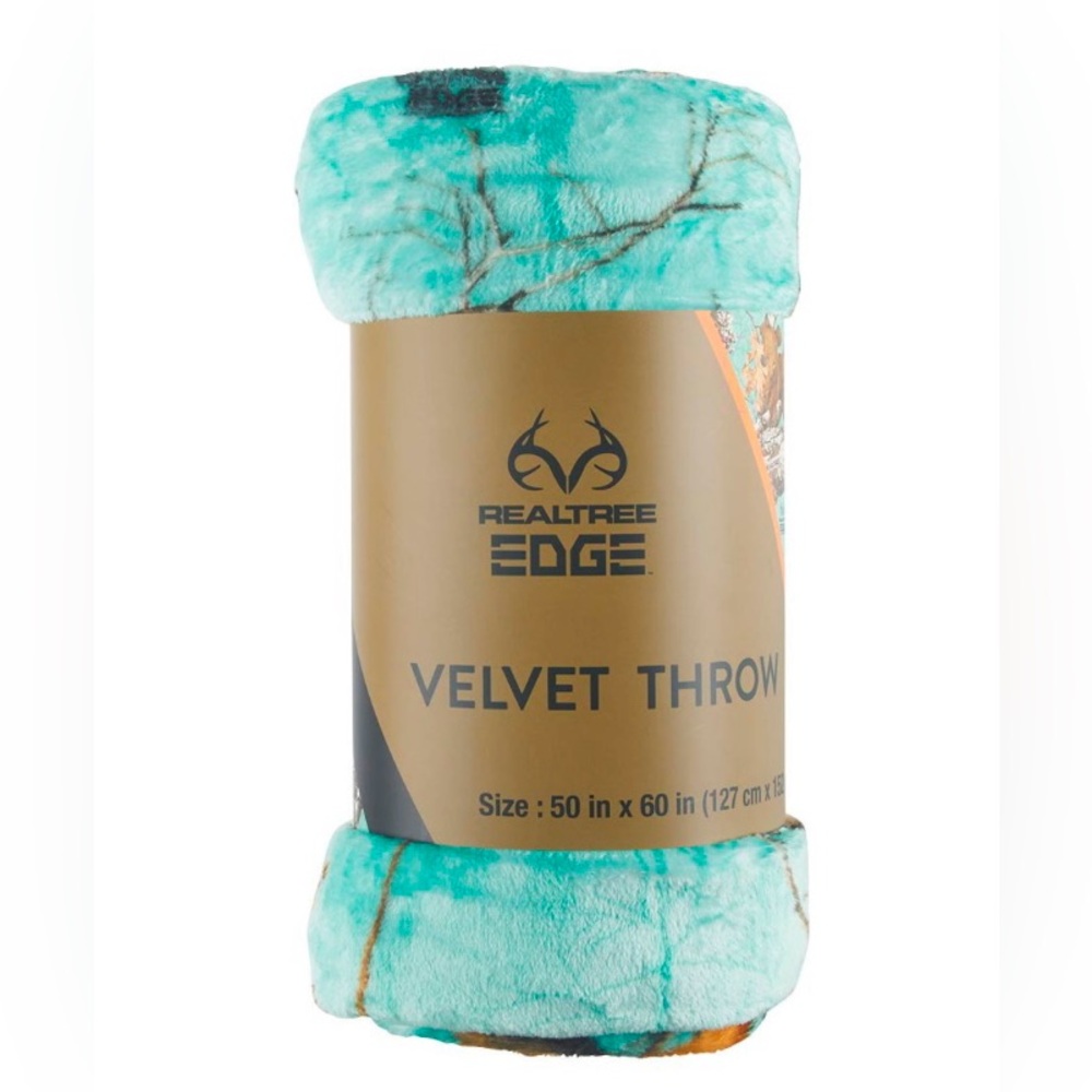 Real Tree Edge Camo Print On A Velvet Throw 50”x60”  Mint/Seafoam Color